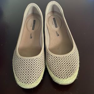 Clarks Collection Tan Flats- Size 8